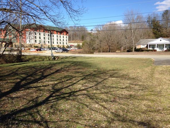 Site 3 : 2509 Teaster Ln, Pigeon Forge, TN 37863